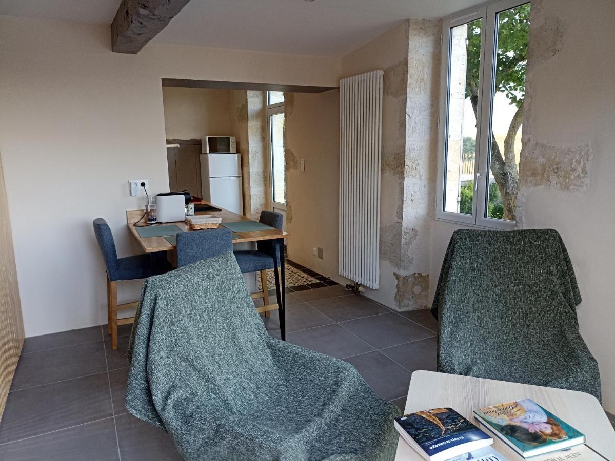 Pigeonnier De Sabaillan Bed & Breakfast Castelnau-d'Arbieu Bagian luar foto