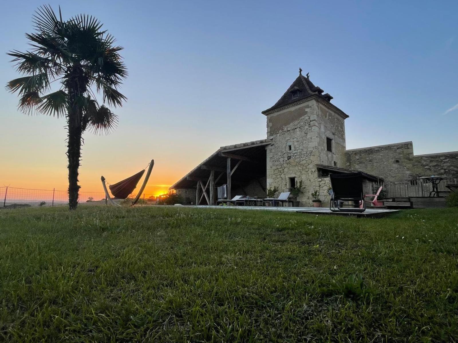 Pigeonnier De Sabaillan Bed & Breakfast Castelnau-d'Arbieu Bagian luar foto
